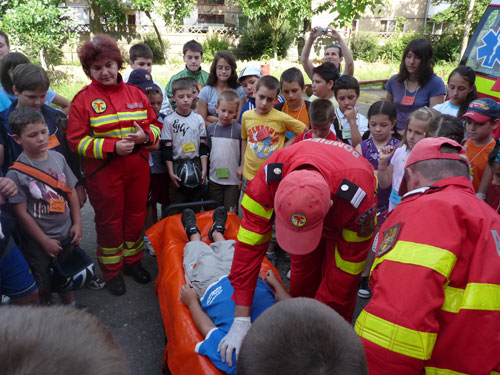 Foto elevi de la "Cosbuc" la SMURD Baia Mare (c) eMM.ro